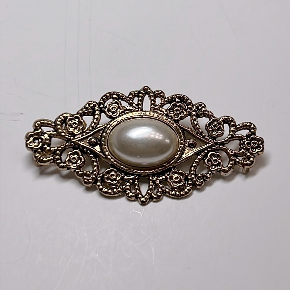 Gold Brooch.